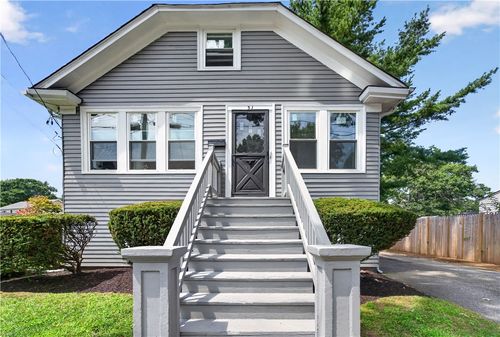 31 Elton Ave, Warwick, RI, 02889-3221 | Card Image