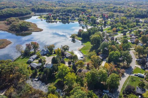 1244 Pomona Ct, Fenton, MI, 48430-1220 | Card Image