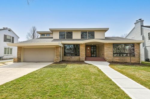 2301 E Glendale Avenue, Whitefish Bay, WI, 53211 | Card Image