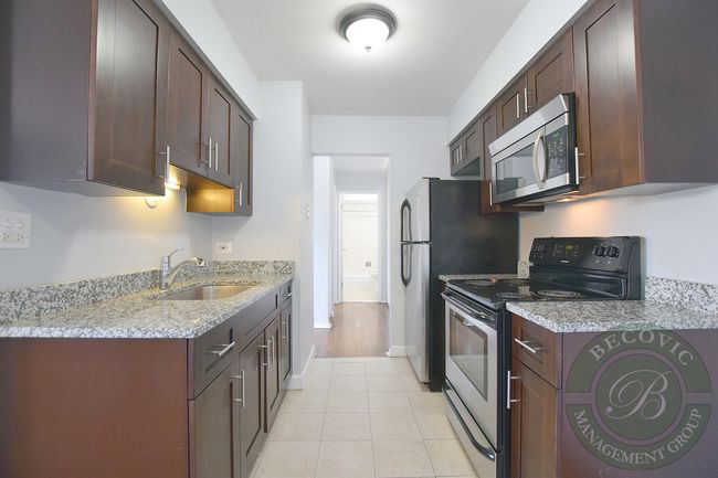 APT-403 - 7545 N Winchester Ave, Condo with 2 bedrooms, 2 bathrooms and 1 parking in Chicago IL | Image 5