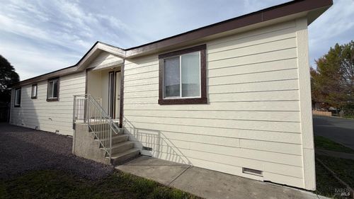 spc-75-3900 N State St, Ukiah, CA, 95482-9525 | Card Image