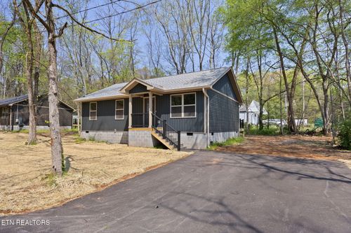 501 Hillcrest St, Clinton, TN, 37716-2206 | Card Image