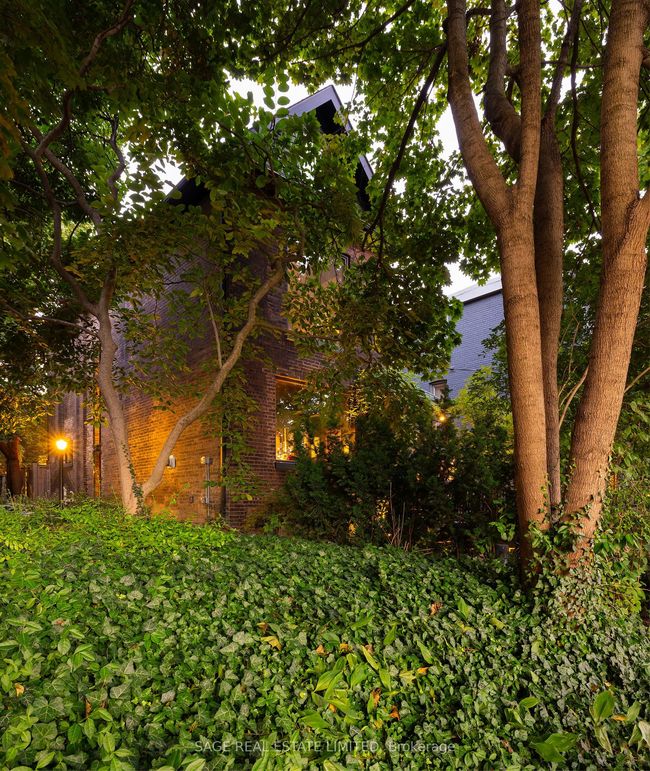 37 Gore Vale Ave, House other with 5 bedrooms, 5 bathrooms and 2 parking in Toronto ON | Image 31
