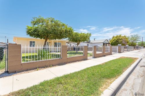 2043 S Maple Ave, Yuma, AZ, 85364-6571 | Card Image
