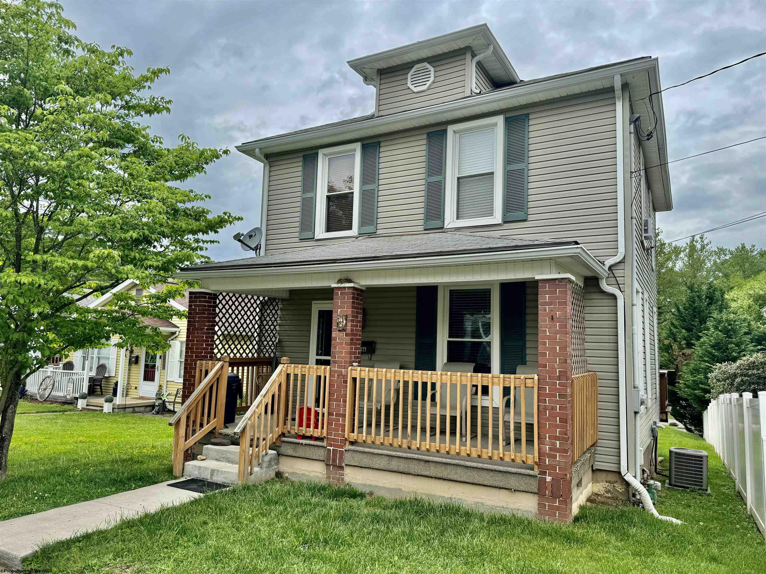Alexander Ave, Clarksburg, WV 26301