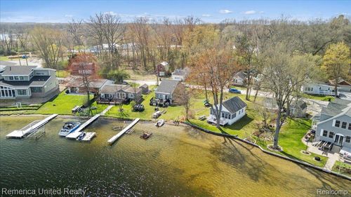 9623 Winston Rd, Pinckney, MI, 48169-8917 | Card Image