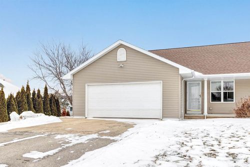1926 River Hill Court, SUAMICO, WI, 54313 | Card Image