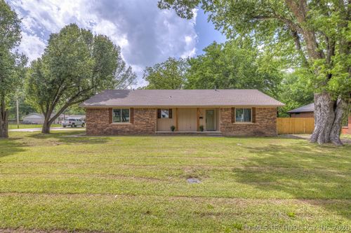 912 Garfield Ave, Wagoner, OK, 74467-7110 | Card Image