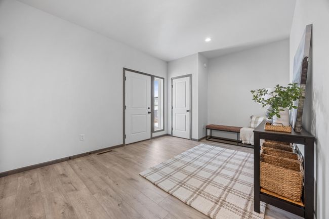 foyer-photo from previous model | Image 6