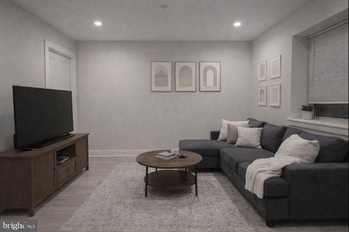 a-4219 Filbert St, PHILADELPHIA, PA, 19104-5650 | Card Image