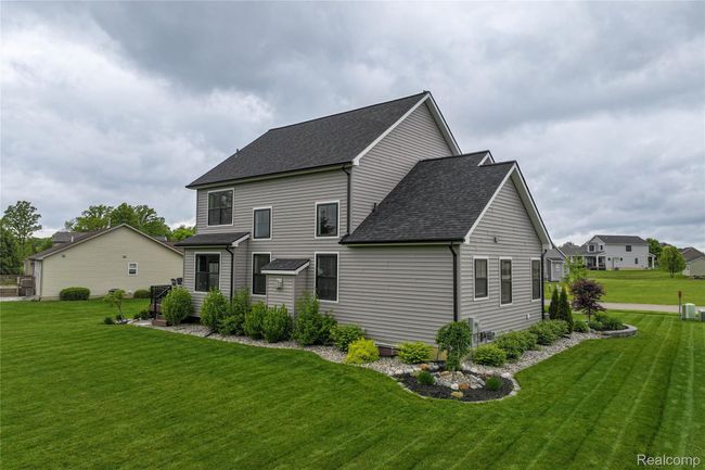 Exterior | Image 8
