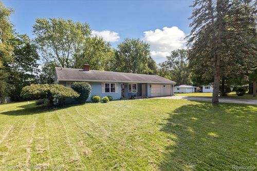 11082 Varna St, Clio, MI, 48420-1448 | Card Image
