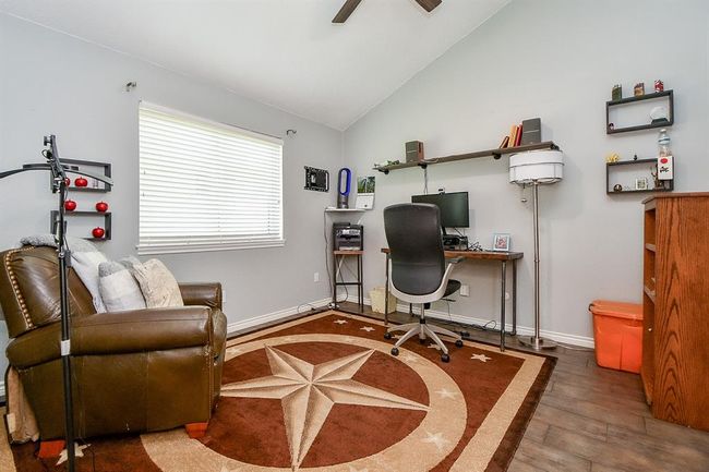 What a cozy, tidy home office in a secondary bedroom! | Image 37