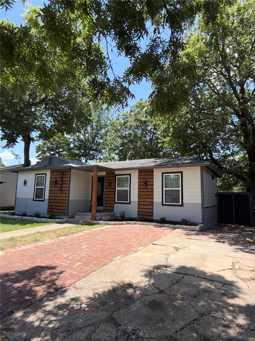 231 Elm St, Hurst, TX, 76053-5601 | Card Image