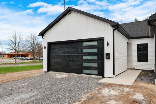 27 Elm St, Phoenix, NY, 13135 | Card Image