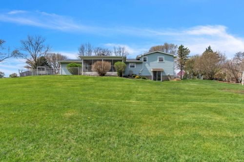 105 Hillcrest Dr, Kendallville, IN, 46755-1925 | Card Image
