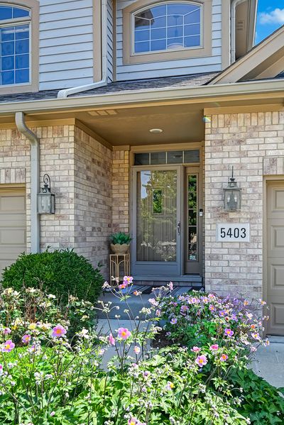 5403 Commonwealth Avenue, Townhouse with 2 bedrooms, 2 bathrooms and 2 parking in Western Springs IL | Image 2