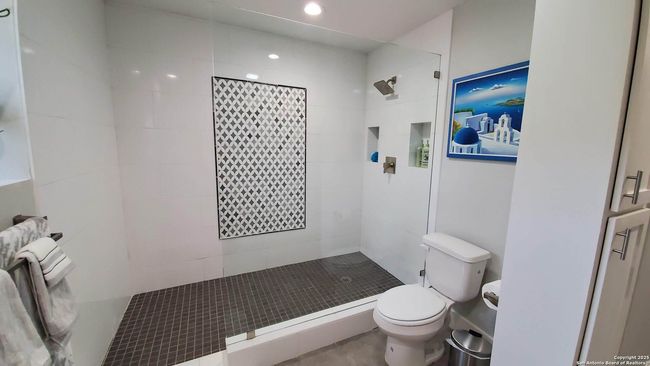 9810 Park Dr, House other with 2 bedrooms, 3 bathrooms and null parking in Helotes TX | Image 38