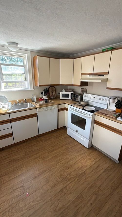 107 Beauregard Ter, Chicopee, MA, 01020-2012 | Card Image