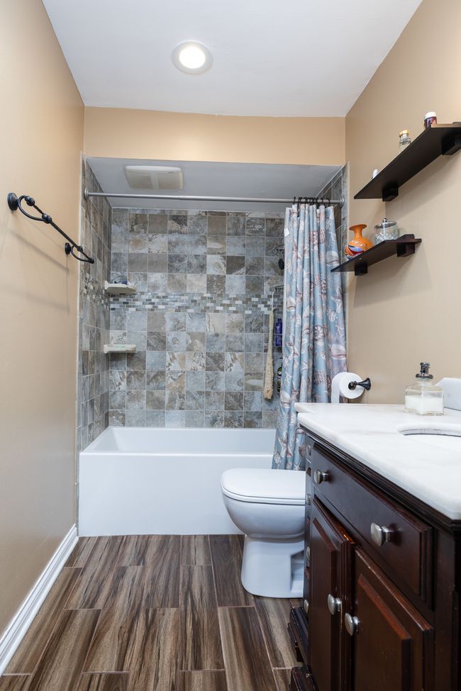 APT-208 - 808 E Old Willow Rd, Condo with 2 bedrooms, 2 bathrooms and 2 parking in Prospect Heights IL | Image 8