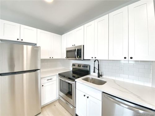 206-5 Mott Ave, Norwalk, CT, 06850-3358 | Card Image