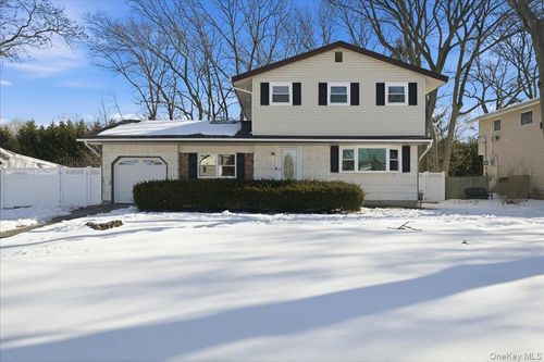 3 Adrienne Ct, Smithtown, NY, 11788-2732 | Card Image