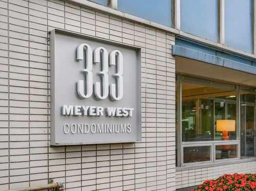 apt-504-333 W Meyer Blvd, Kansas City, MO, 64113-1744 | Card Image