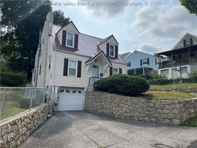 806 Hillsdale Drive, House other with 3 bedrooms, 2 bathrooms and null parking in Charleston WV | Image 2