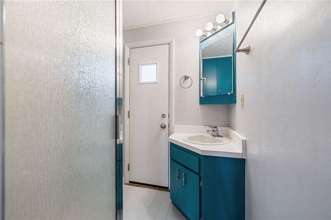 Main Floor Bathroom | Image 24