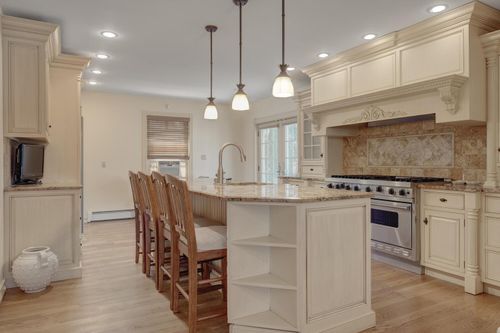 140 Emerson Ave, Floral Park, NY, 11001-1222 | Card Image