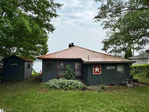 1271 N Crooked Lake Dr, Lake, MI, 48632-9090 | Card Image