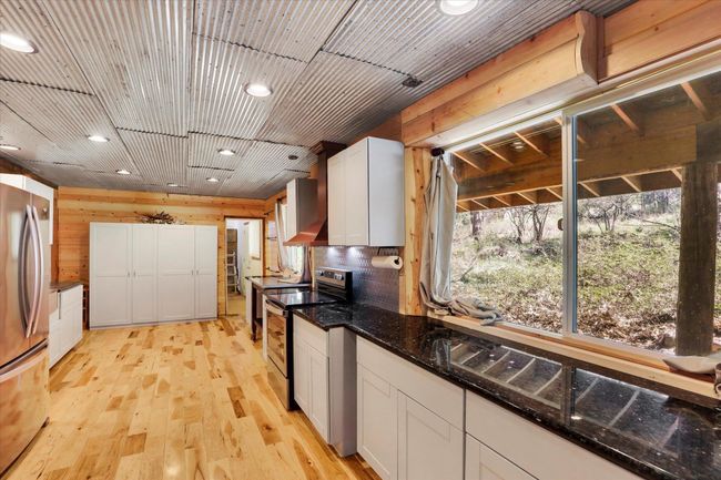 5882 Carey Rd, House other with 5 bedrooms, 3 bathrooms and null parking in Tumtum WA | Image 8