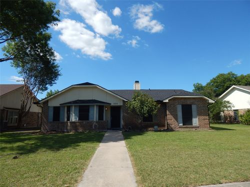 506 Redwood Dr, Grand Prairie, TX, 75052-6731 | Card Image