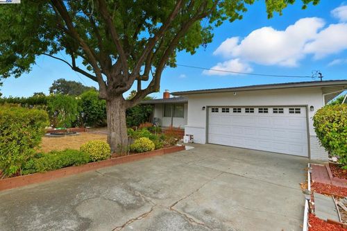 1241 Raymond Dr, Pacheco, CA, 94553-5043 | Card Image