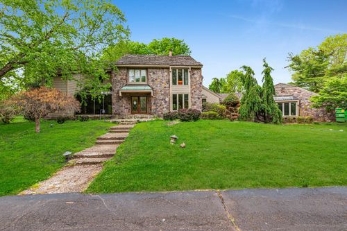 2 3 Ponds Ln, NEWTOWN, PA, 18940-3001 | Card Image