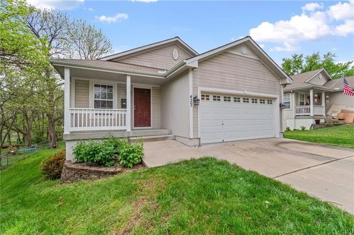 423 N Armstrong St, Pleasant Hill, MO, 64080-1313 | Card Image