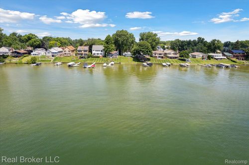 5149 Latimer St, West Bloomfield, MI, 48324-1548 | Card Image