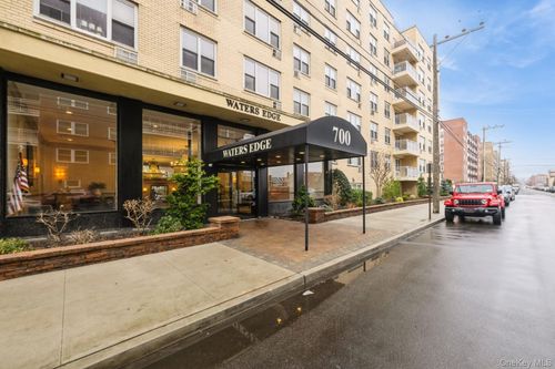 4o-700 Shore Rd, Long Beach, NY, 11561-4716 | Card Image