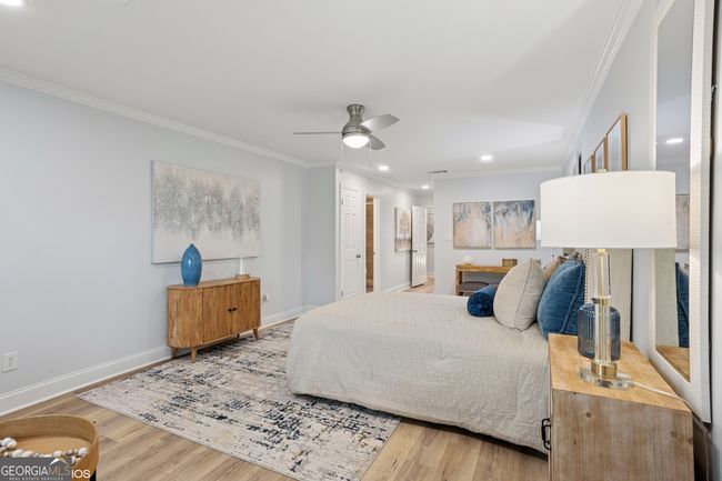 5273 Glenridge Dr, Townhouse with 3 bedrooms, 4 bathrooms and 2 parking in Sandy Springs GA | Image 37