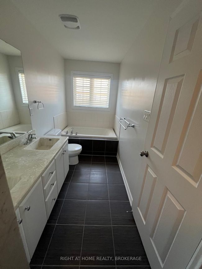60 Zachary Pl, House attached with 4 bedrooms, 3 bathrooms and 2 parking in Vaughan ON | Image 23