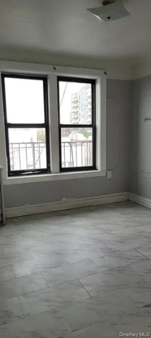apt-3r-43 57th St, Woodside, NY, 11377-4714 | Card Image