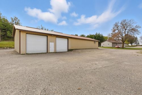 1911 60th Ave Nw, Willmar, MN, 56201-9766 | Card Image