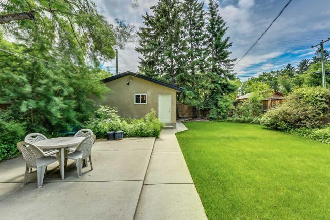 409 12 Avenue Nw, Home with 2 bedrooms, 1 bathrooms and 2 parking in Calgary AB | Image 6