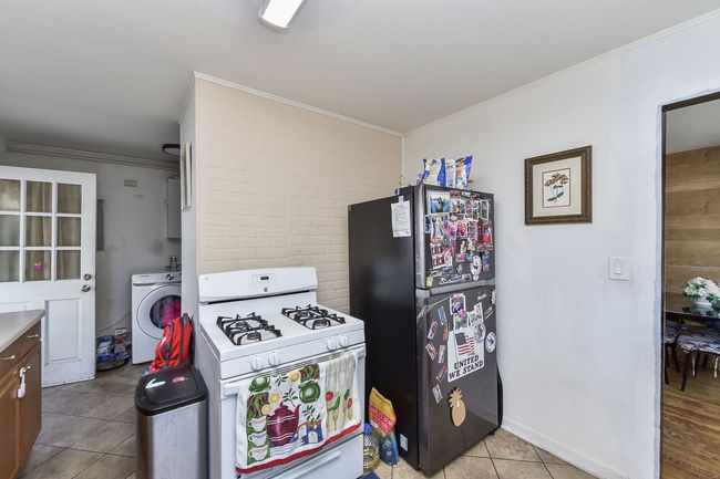601 Division St, Home with 2 bedrooms, 1 bathrooms and null parking in St. Charles IL | Image 6