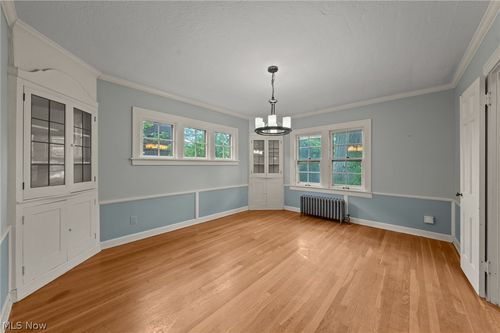 2920 Huntington Rd, Shaker Heights, OH, 44120-2406 | Card Image