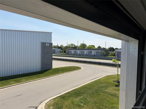 48 Pit Ln, Pontiac, MI, 48341-2794 | Card Image