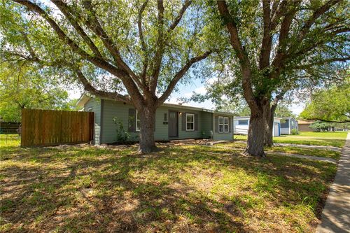 920 E Lewis St, Sinton, TX, 78387-2725 | Card Image