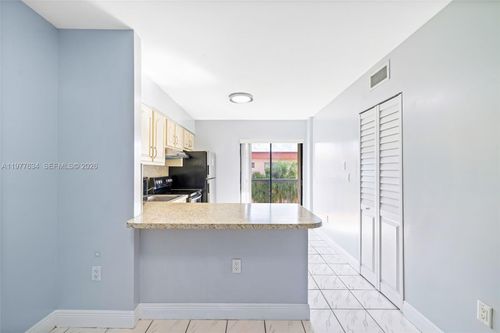 apt-402-5400 W 21st Ct, Hialeah, FL, 33016-7043 | Card Image