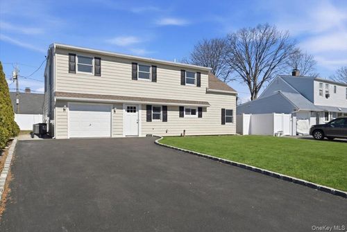 38 Bobolink Ln, Levittown, NY, 11756-2122 | Card Image