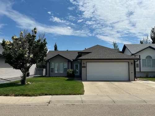 44 Upland Street W, Brooks, AB, T1R1J8 | Card Image